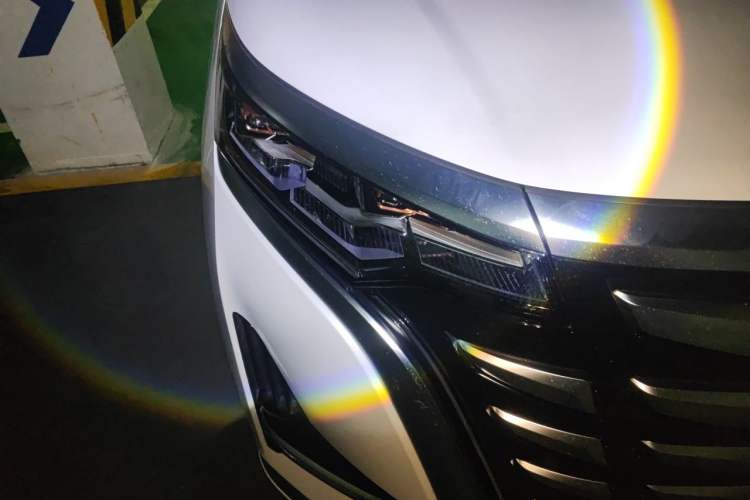Used Denza D9 2022 DM-i 970 Four-Wheel Drive Flagship Model Right Front Headlight