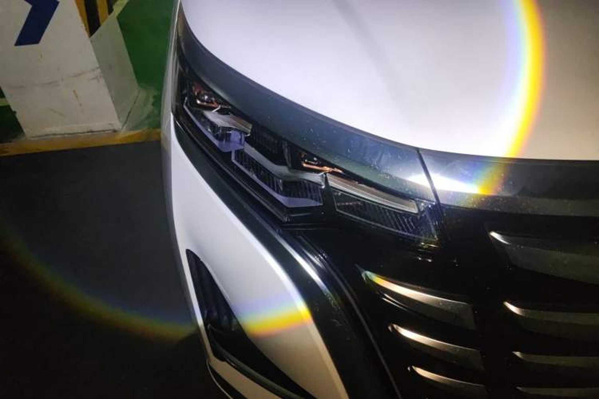 Used Denza D9 2022 DM-i 970 Four-Wheel Drive Flagship Model Right Front Headlight
