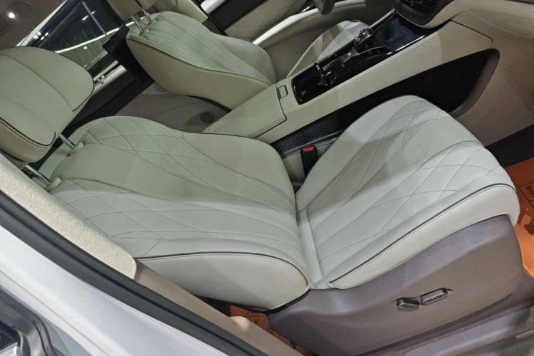 Used Denza D9 2022 EV 600 Four-Wheel Drive Flagship Model Right Front Seat