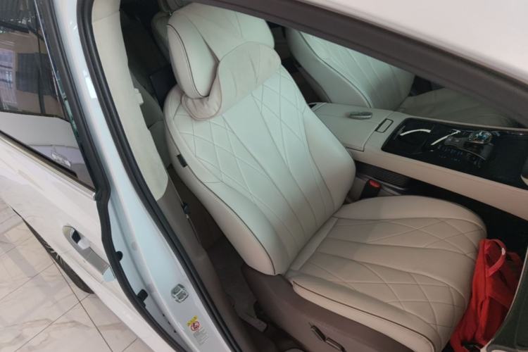 Used Denza D9 2022 DM-i 970 Four-Wheel Drive Flagship Model Right Front Seat
