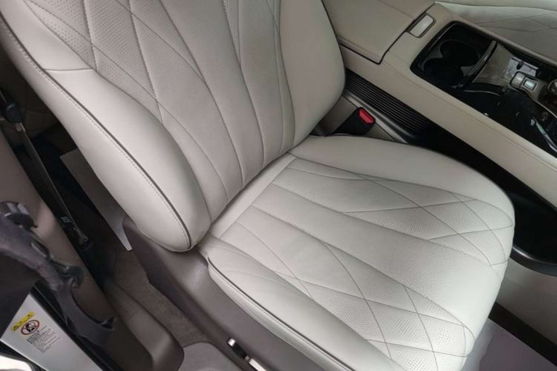 Used Denza D9 2022 DM-i 970 Four-Wheel Drive Flagship Model Right Front Seat