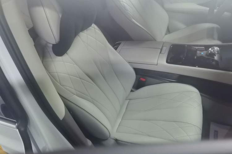 Used Denza D9 2022 DM-i 970 Four-Wheel Drive Prestige Model Right Front Seat