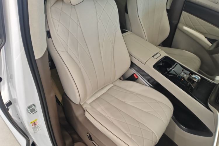 Used Denza D9 2022 DM-i 970 Four-Wheel Drive Flagship Model Right Front Seat