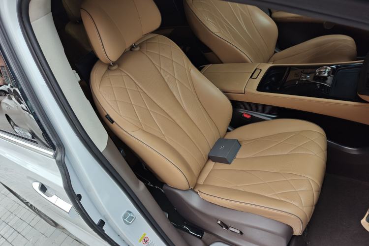 Used Denza D9 2022 DM-i 970 Four-Wheel Drive Flagship Model Right Front Seat