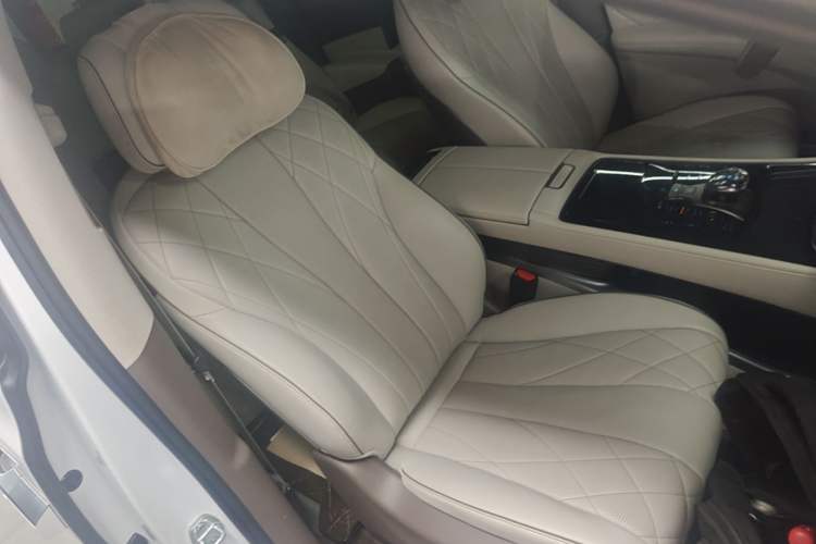 Used Denza D9 2022 DM-i 970 Four-Wheel Drive Flagship Model Right Front Seat