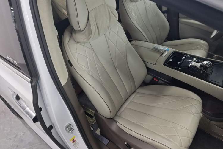 Used Denza D9 2022 DM-i 970 Four-Wheel Drive Flagship Model Right Front Seat