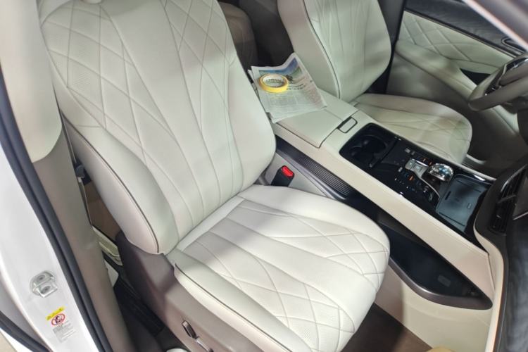 Used Denza D9 2022 DM-i 1040 Prestige Model Right Front Seat