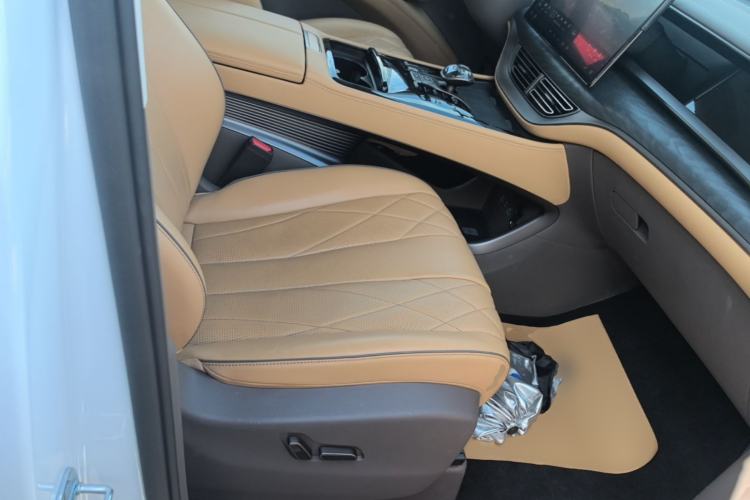 Used Denza D9 2022 DM-i 1040 Prestige Model Right Front Seat