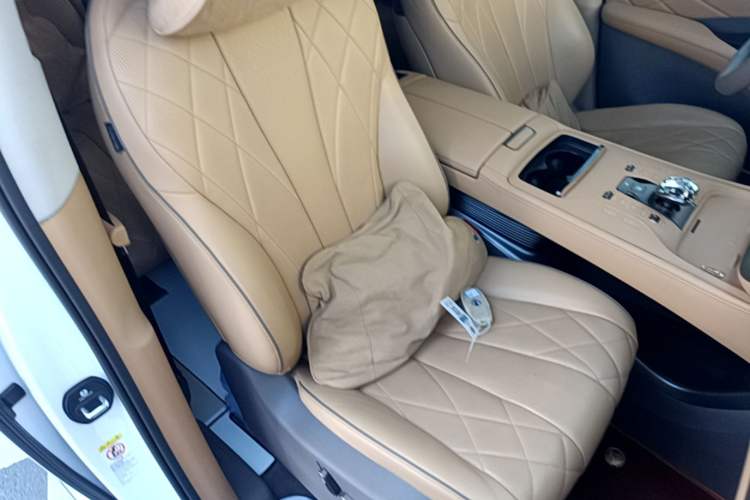 Used Denza D9 2022 DM-i 970 Four-Wheel Drive Prestige Model Right Front Seat