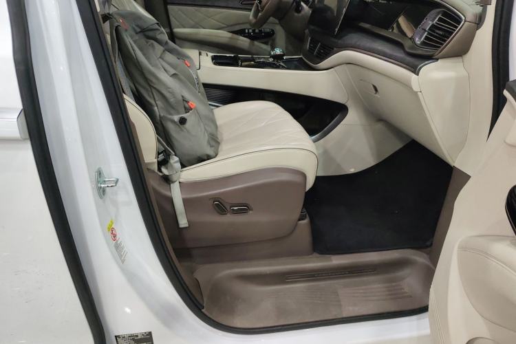Used Denza D9 2022 DM-i 1040 Prestige Model Right Front Seat