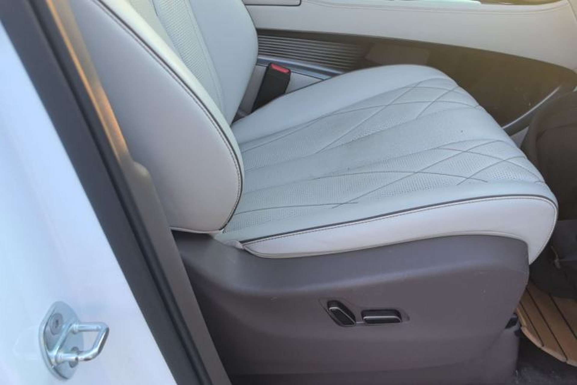 Used Denza D9 2022 DM-i 1040 Prestige Model Right Front Seat