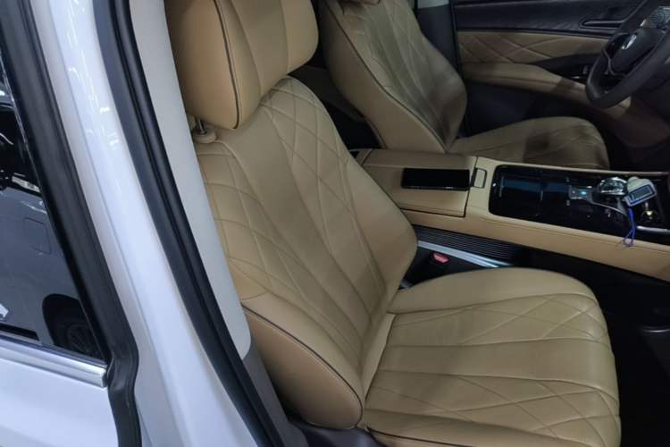 Used Denza D9 2022 DM-i 1040 Prestige Model Right Front Seat