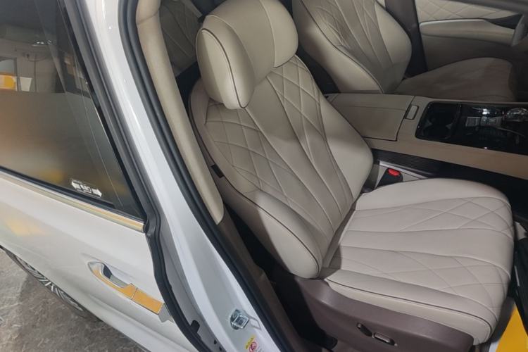 Used Denza D9 2022 DM-i 970 Four-Wheel Drive Flagship Model Right Front Seat