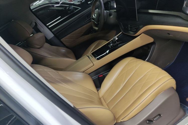 Used Denza D9 2022 DM-i 970 Four-Wheel Drive Prestige Model Right Front Seat