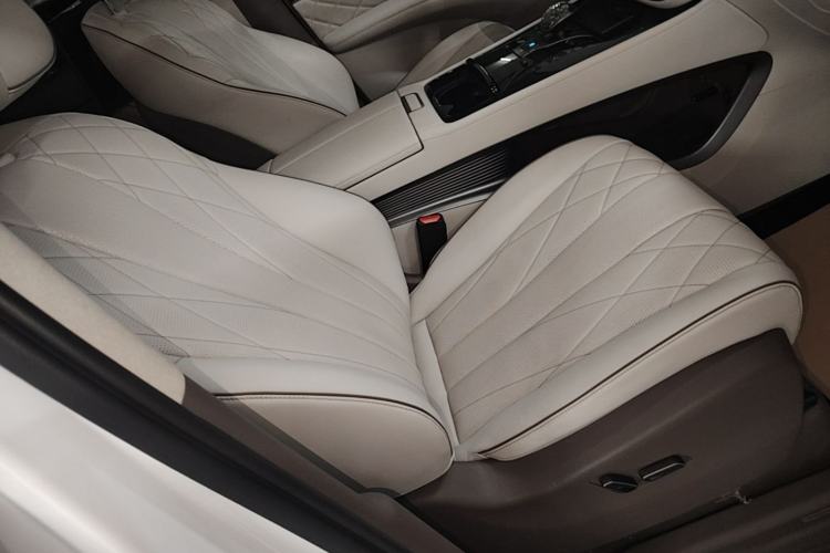 Used Denza D9 2022 DM-i 970 Four-Wheel Drive Flagship Model Right Front Seat