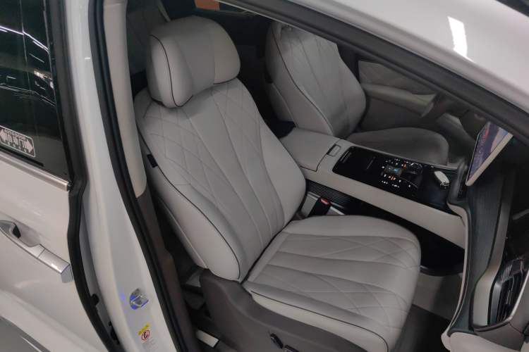 Used Denza D9 2022 DM-i 970 Four-Wheel Drive Flagship Model Right Front Seat