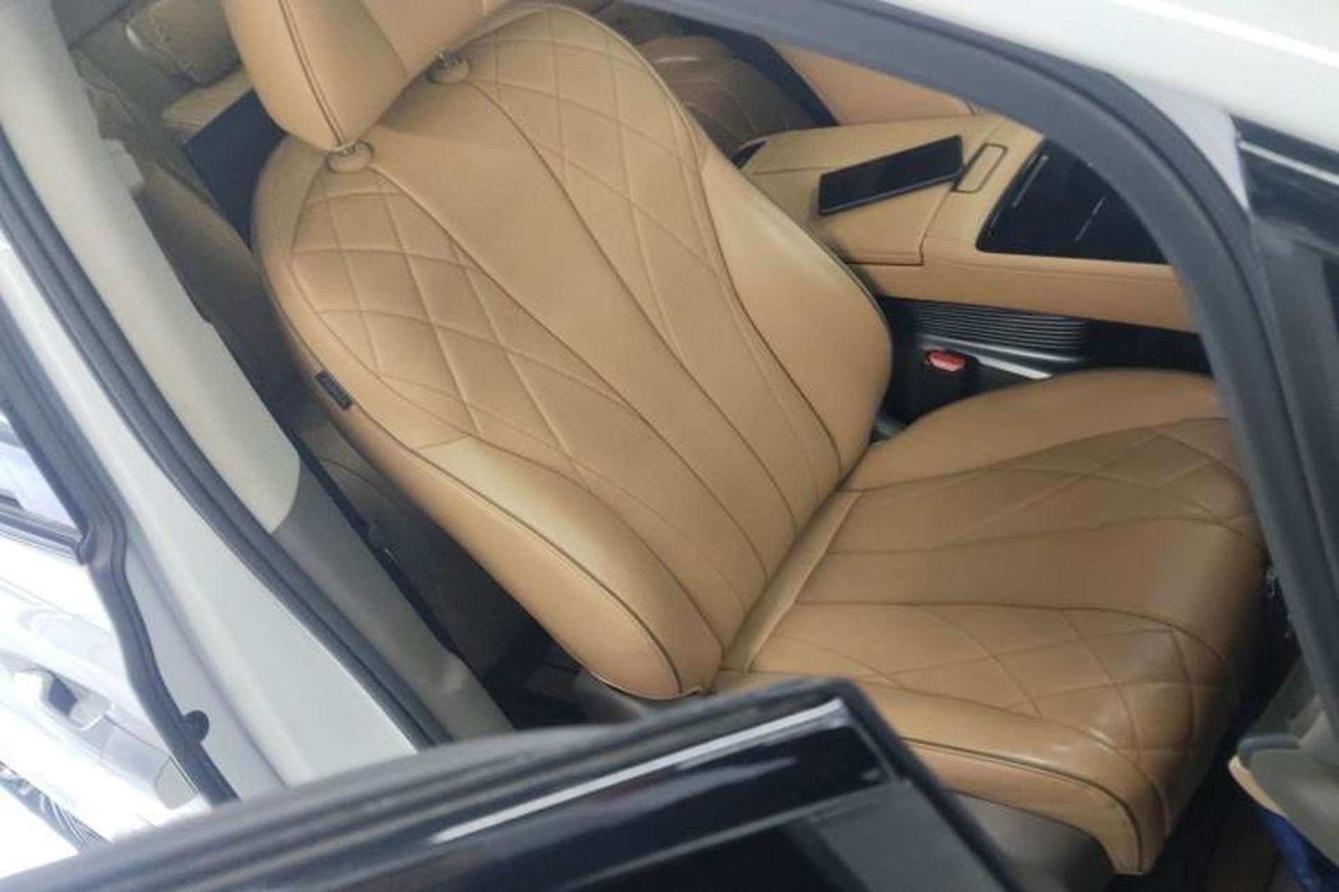 Used Denza D9 2022 DM-i 970 Four-Wheel Drive Prestige Model Right Front Seat