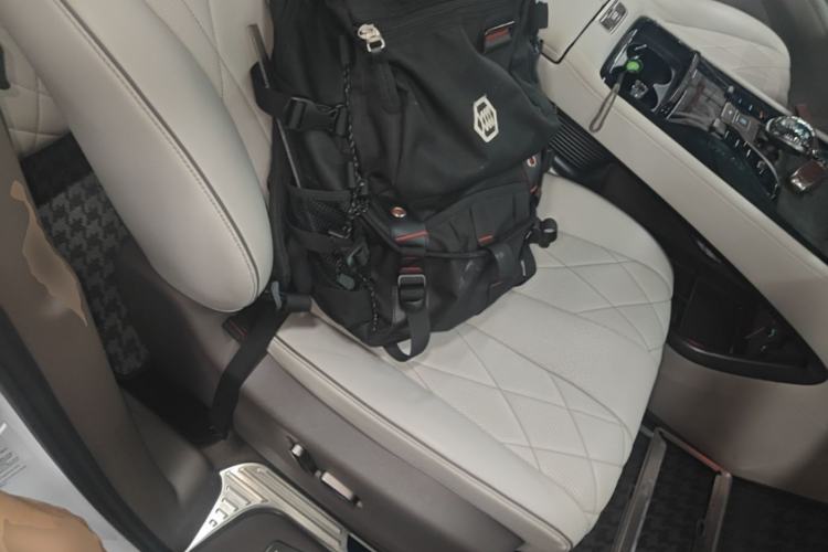 Used Denza D9 2022 DM-i 1040 Prestige Model Right Front Seat
