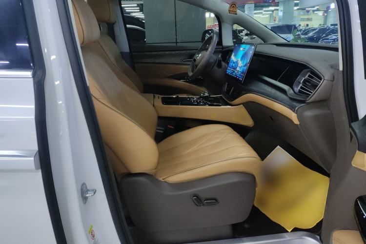 Used Denza D9 2022 DM-i 1040 Prestige Model Right Front Seat