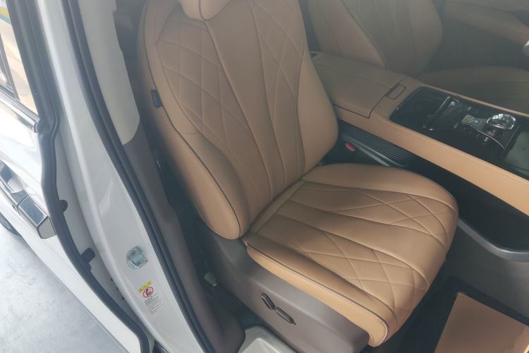 Used Denza D9 2022 DM-i 970 Four-Wheel Drive Flagship Model Right Front Seat