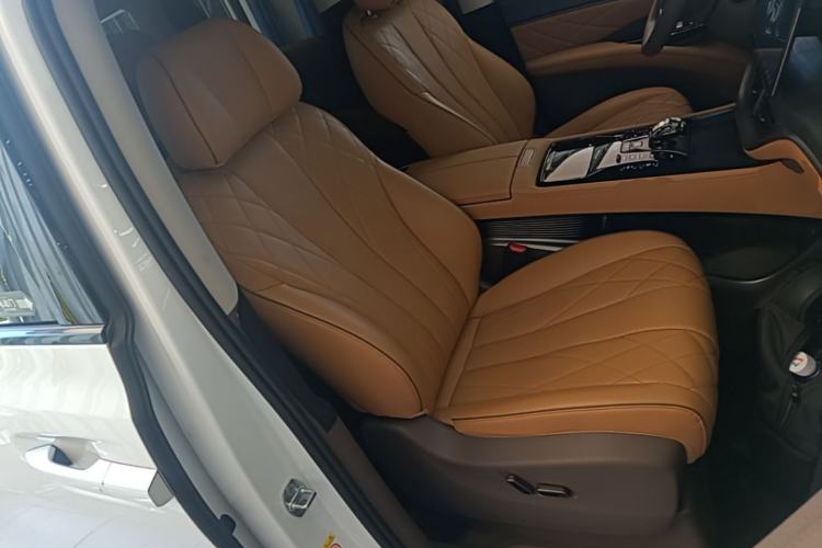 Used Denza D9 2022 DM-i 970 Four-Wheel Drive Prestige Model Right Front Seat