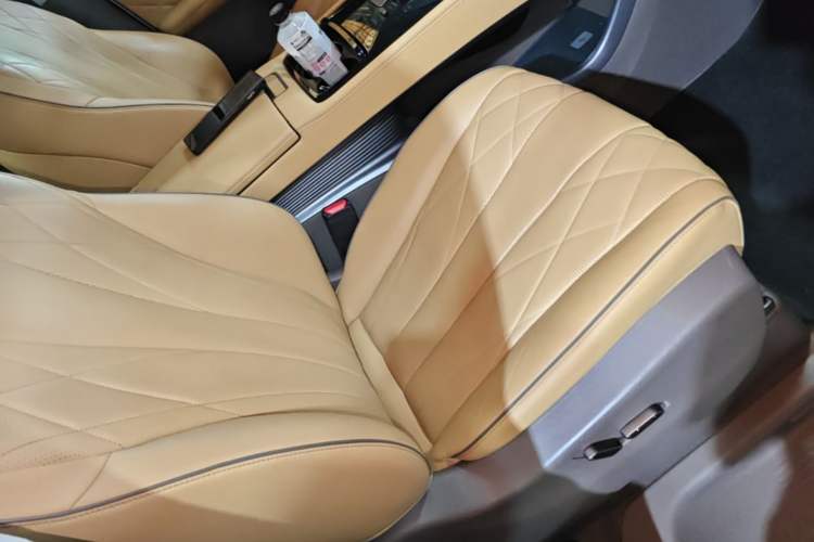 Used Denza D9 2022 DM-i 970 Four-Wheel Drive Flagship Model Right Front Seat
