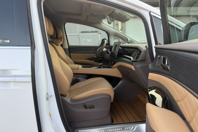 Used Denza D9 2022 DM-i 970 Four-Wheel Drive Flagship Model Right Front Seat