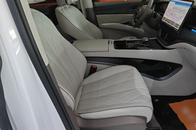 Used Denza D9 2022 DM-i 970 Four-Wheel Drive Flagship Model Right Front Seat