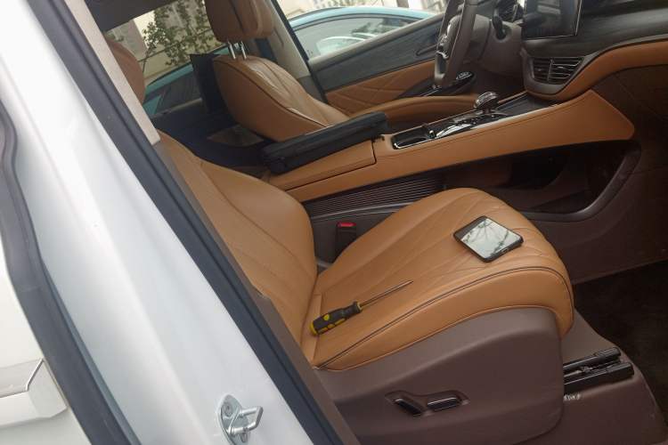 Used Denza D9 2022 DM-i 970 Four-Wheel Drive Flagship Model Right Front Seat