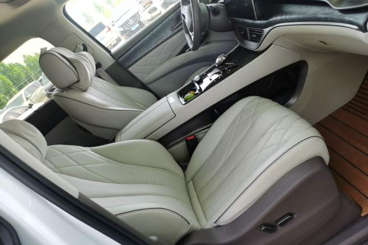 Used Denza D9 2022 DM-i 1040 Prestige Model Right Front Seat