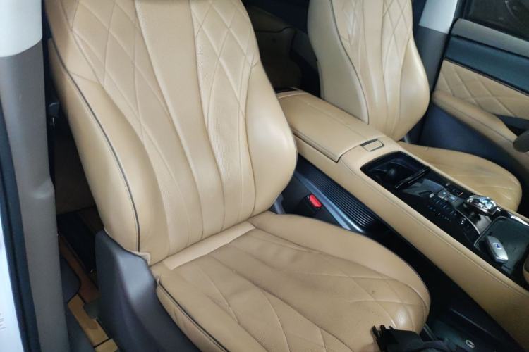 Used Denza D9 2022 DM-i 970 Four-Wheel Drive Prestige Model Right Front Seat