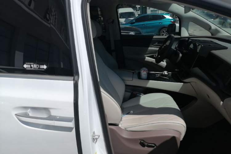 Used Denza D9 2022 DM-i 970 Four-Wheel Drive Flagship Model Right Front Seat