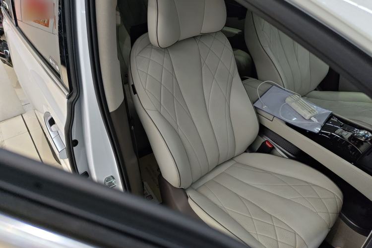 Used Denza D9 2022 DM-i 970 Four-Wheel Drive Flagship Model Right Front Seat