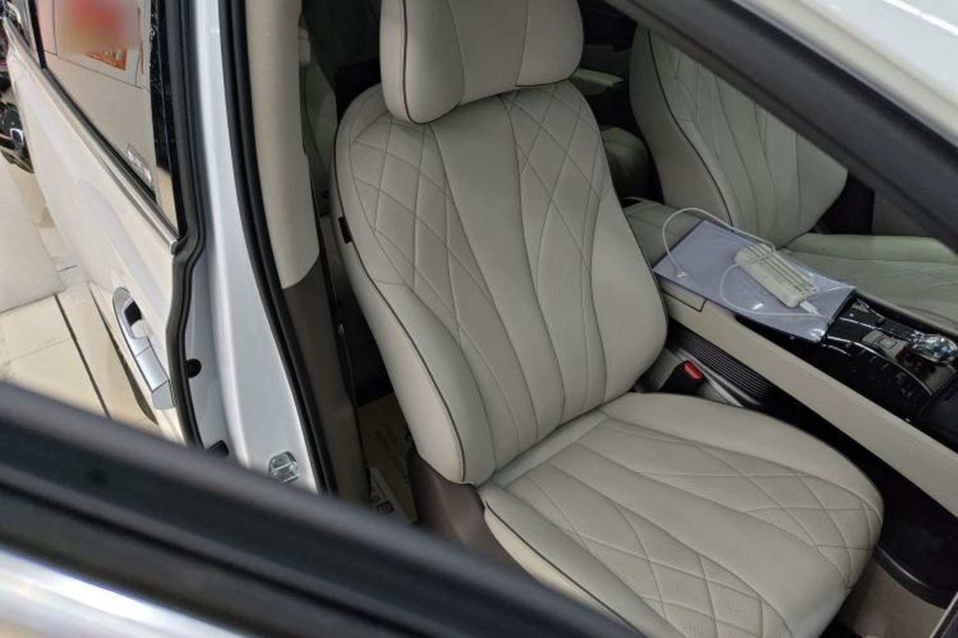 Used Denza D9 2022 DM-i 970 Four-Wheel Drive Flagship Model Right Front Seat