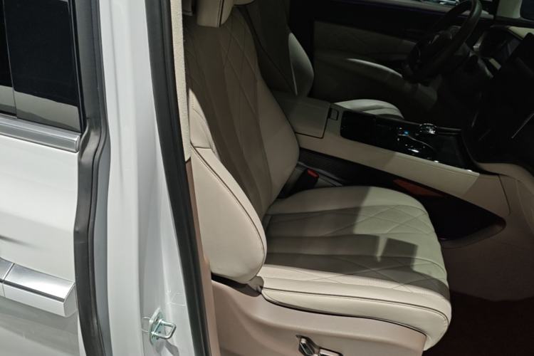 Used Denza D9 2022 DM-i 970 Four-Wheel Drive Flagship Model Right Front Seat