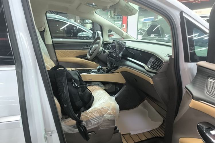 Used Denza D9 2022 DM-i 970 Four-Wheel Drive Flagship Model Right Front Seat