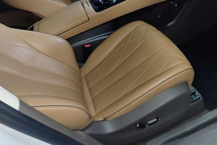 Used Denza D9 2022 DM-i 970 Four-Wheel Drive Flagship Model Right Front Seat