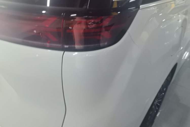 Used Denza D9 2022 DM-i 970 Four-Wheel Drive Prestige Model Right Rear Taillight