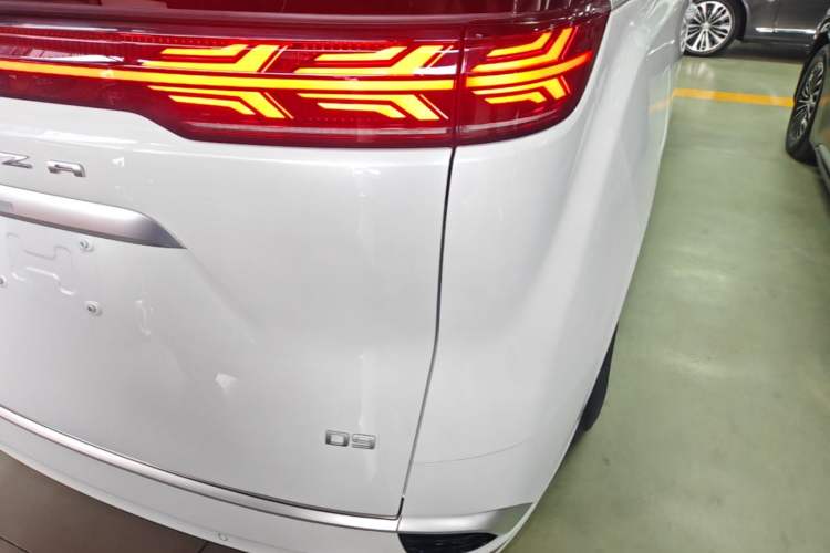 Used Denza D9 2022 DM-i 1040 Prestige Model Right Rear Taillight