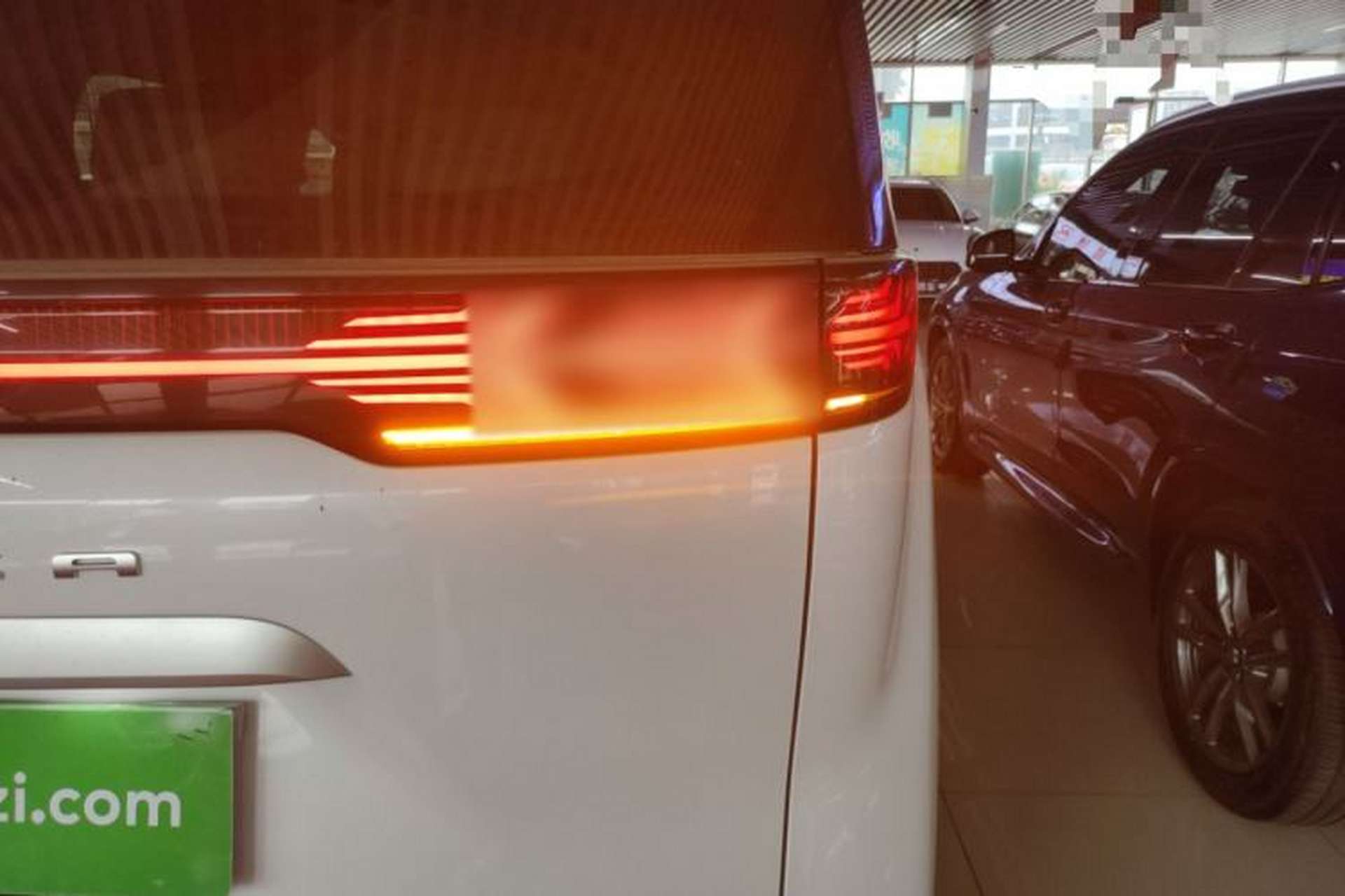 Used Denza D9 2022 DM-i 970 Four-Wheel Drive Prestige Model Right Rear Taillight