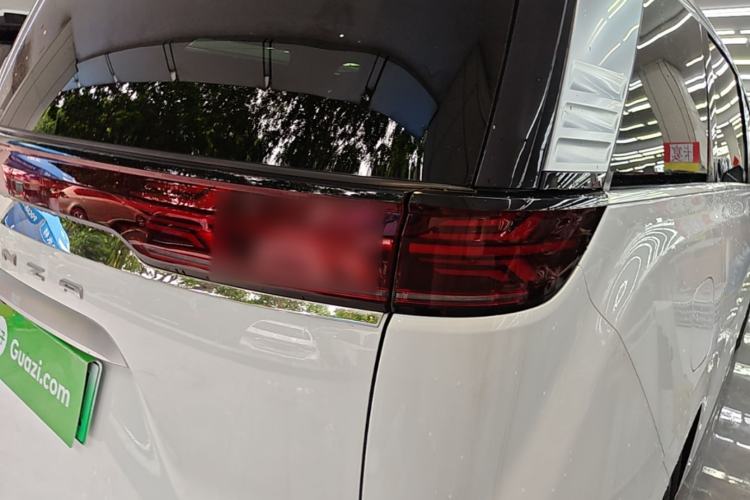 Used Denza D9 2022 DM-i 970 Four-Wheel Drive Prestige Model Right Rear Taillight