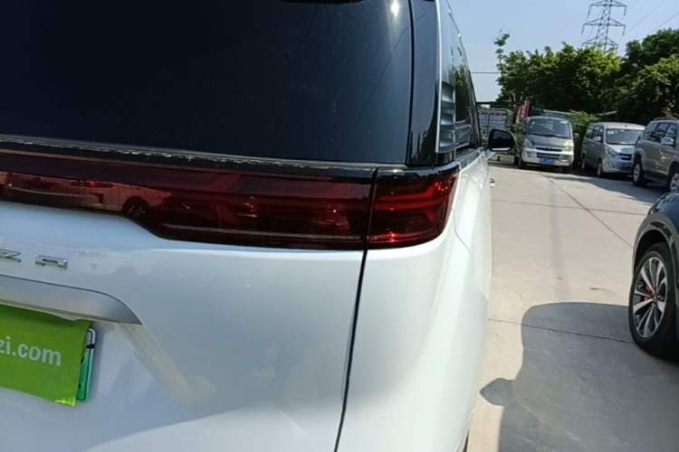 Used Denza D9 2022 DM-i 970 Four-Wheel Drive Flagship Model Right Rear Taillight