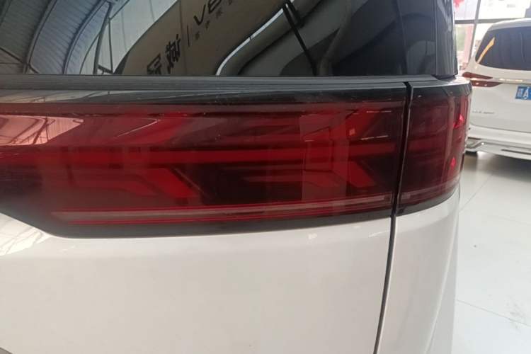 Used Denza D9 2022 DM-i 970 Four-Wheel Drive Prestige Model Right Rear Taillight