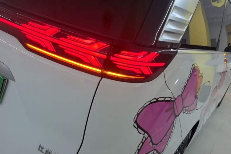 Used Denza D9 2022 DM-i 1040 Prestige Model Right Rear Taillight