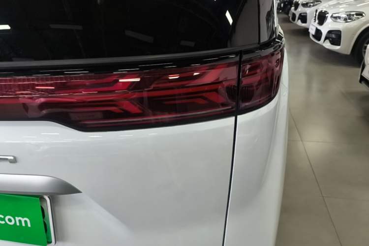 Used Denza D9 2022 DM-i 970 Four-Wheel Drive Prestige Model Right Rear Taillight