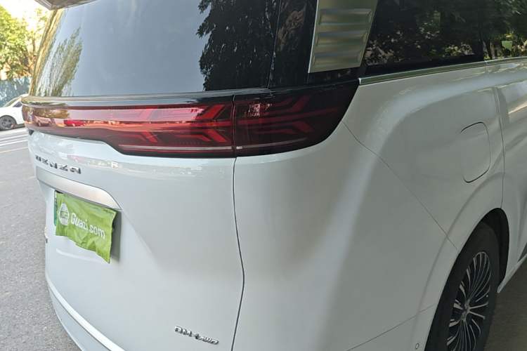 Used Denza D9 2022 DM-i 970 Four-Wheel Drive Flagship Model Right Rear Taillight