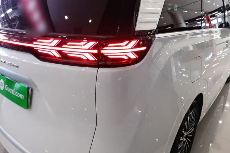 Used Denza D9 2022 DM-i 970 Four-Wheel Drive Prestige Model Right Rear Taillight