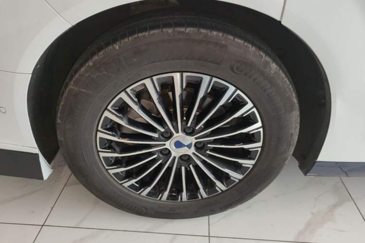 Used Denza D9 2022 DM-i 970 Four-Wheel Drive Flagship Model Right Rear Wheel Hub
