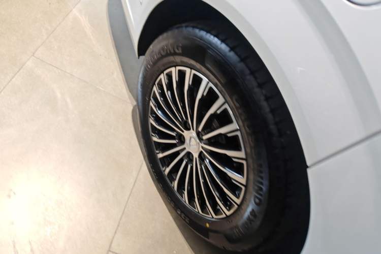Used Denza D9 2022 DM-i 970 Four-Wheel Drive Flagship Model Right Rear Wheel Hub