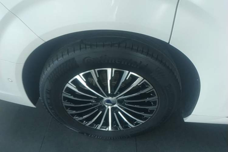 Used Denza D9 2022 DM-i 970 Four-Wheel Drive Flagship Model Right Rear Wheel Hub